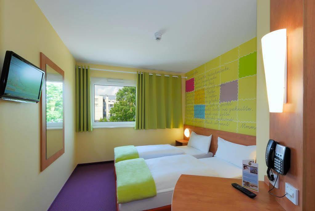 B&B Hotel Stuttgart-Vaihingen Bagian luar foto